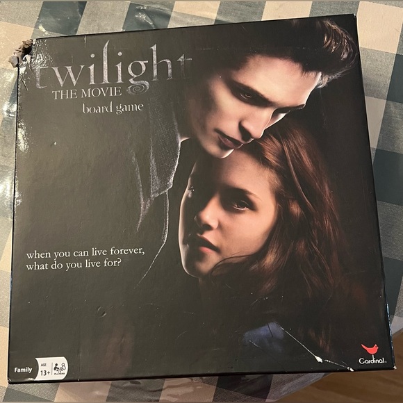 Twilight The Movie Board Game 2009 Collectible Willing to bundle with Keychain - Picture 2 of 5